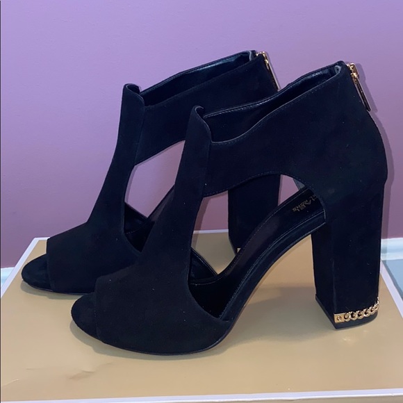 Black Micheal Kors heeled boot - Picture 3 of 5